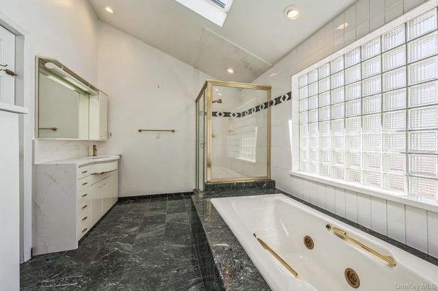 3 Glen Way, Cold Spring Harbor, NY 11724