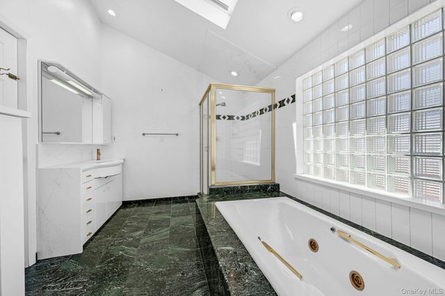 3 Glen Way, Cold Spring Harbor, NY 11724