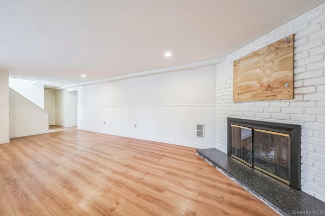 3 Glen Way, Cold Spring Harbor, NY 11724