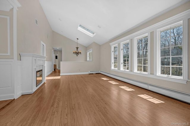 3 Glen Way, Cold Spring Harbor, NY 11724