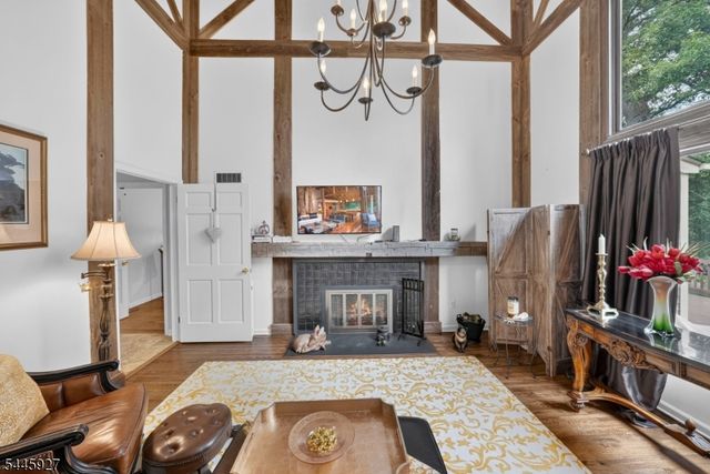 39 Hunters Circle, Tewksbury Twp., NJ 08833