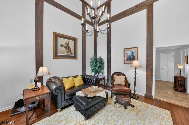 39 Hunters Circle, Tewksbury Twp., NJ 08833