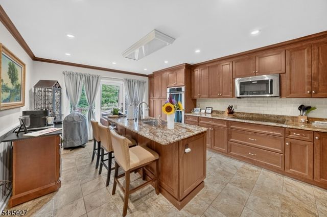 39 Hunters Circle, Tewksbury Twp., NJ 08833