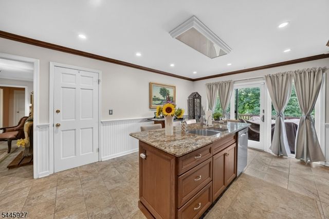 39 Hunters Circle, Tewksbury Twp., NJ 08833