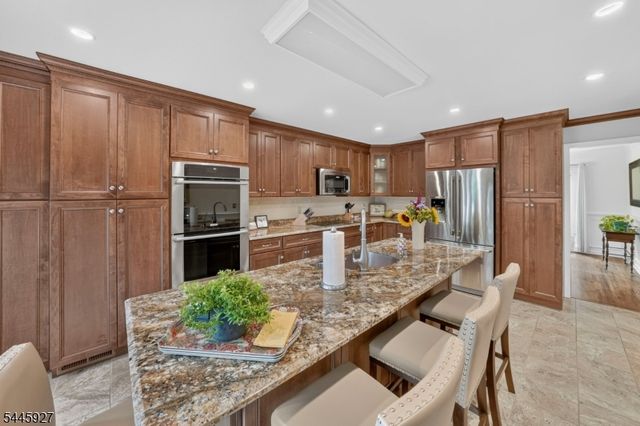 39 Hunters Circle, Tewksbury Twp., NJ 08833