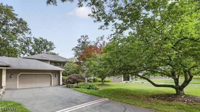 39 Hunters Circle, Tewksbury Twp., NJ 08833