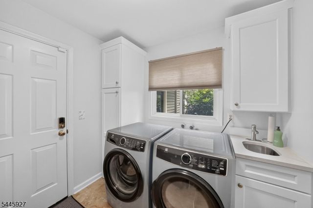 39 Hunters Circle, Tewksbury Twp., NJ 08833