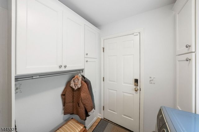39 Hunters Circle, Tewksbury Twp., NJ 08833