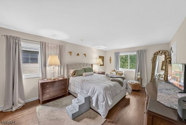 39 Hunters Circle, Tewksbury Twp., NJ 08833