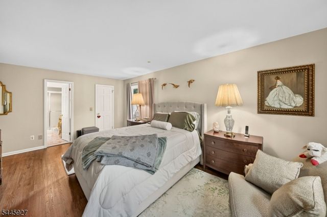 39 Hunters Circle, Tewksbury Twp., NJ 08833