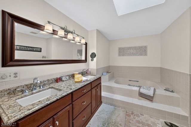 39 Hunters Circle, Tewksbury Twp., NJ 08833