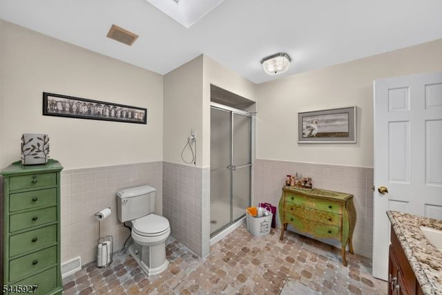 39 Hunters Circle, Tewksbury Twp., NJ 08833