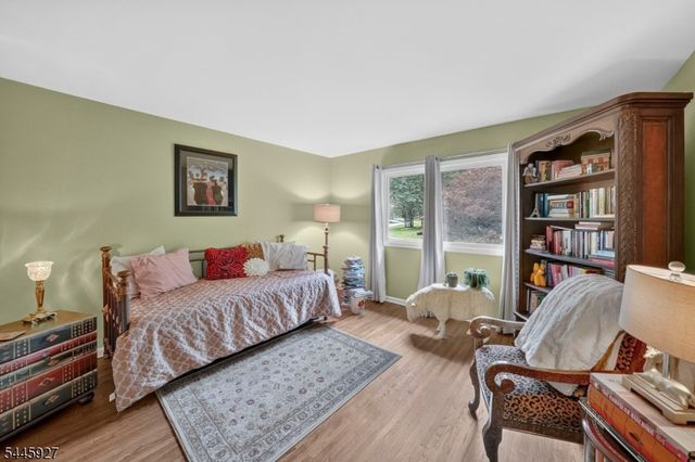 39 Hunters Circle, Tewksbury Twp., NJ 08833