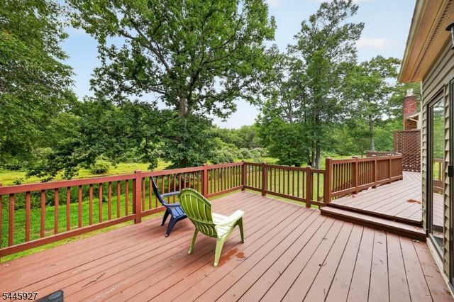 39 Hunters Circle, Tewksbury Twp., NJ 08833