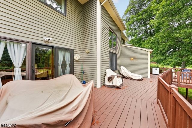 39 Hunters Circle, Tewksbury Twp., NJ 08833