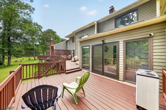39 Hunters Circle, Tewksbury Twp., NJ 08833