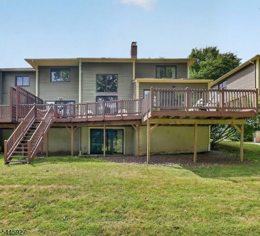 39 Hunters Circle, Tewksbury Twp., NJ 08833