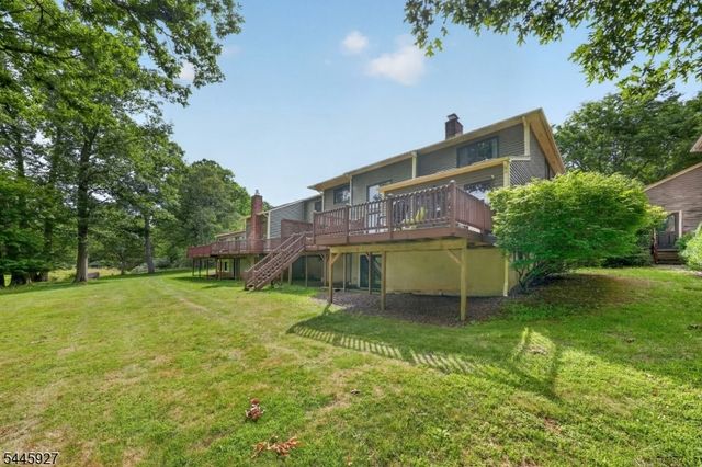 39 Hunters Circle, Tewksbury Twp., NJ 08833