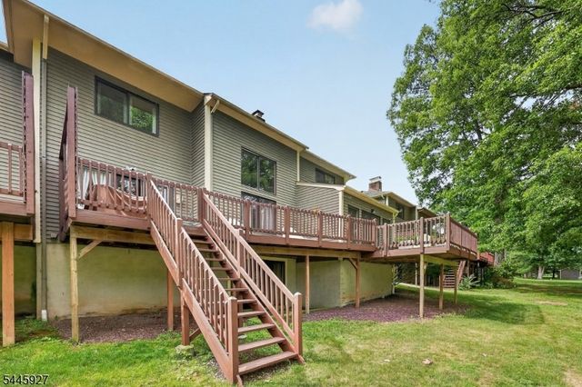39 Hunters Circle, Tewksbury Twp., NJ 08833