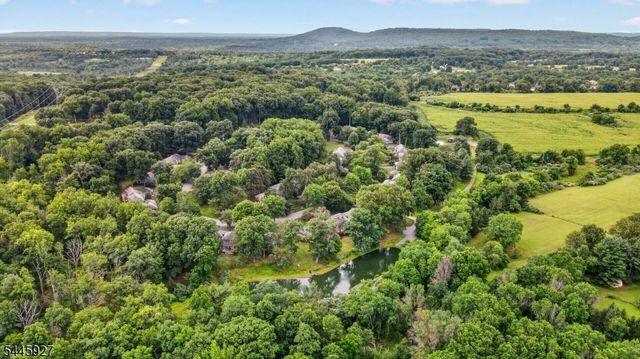 39 Hunters Circle, Tewksbury Twp., NJ 08833