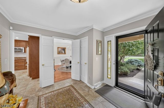 39 Hunters Circle, Tewksbury Twp., NJ 08833