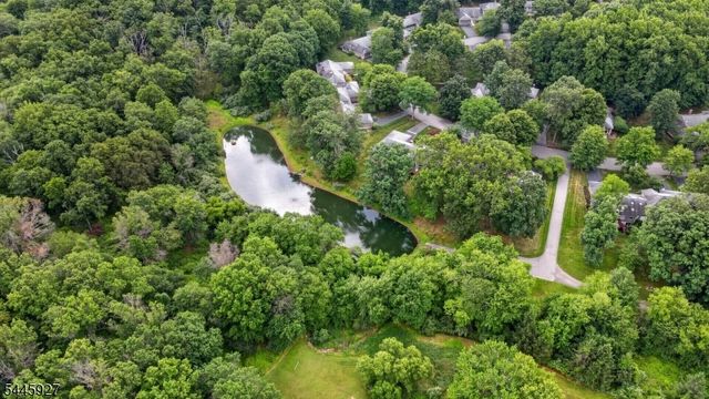 39 Hunters Circle, Tewksbury Twp., NJ 08833