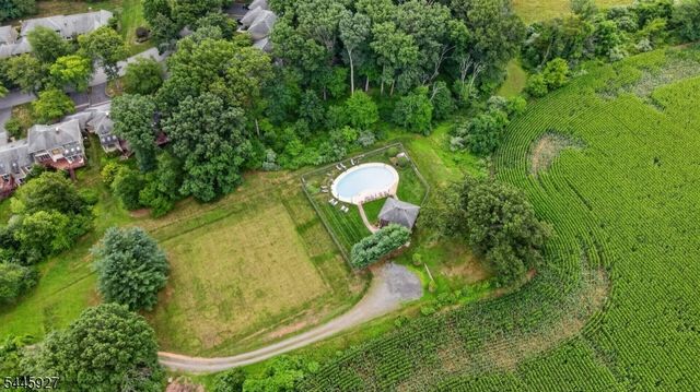 39 Hunters Circle, Tewksbury Twp., NJ 08833