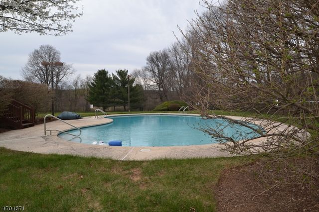 39 Hunters Circle, Tewksbury Twp., NJ 08833