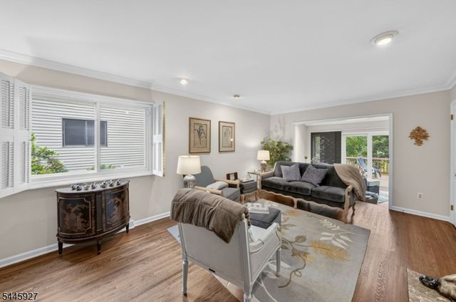 39 Hunters Circle, Tewksbury Twp., NJ 08833