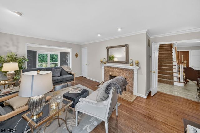 39 Hunters Circle, Tewksbury Twp., NJ 08833