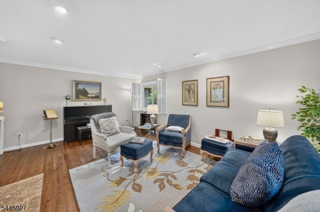 39 Hunters Circle, Tewksbury Twp., NJ 08833
