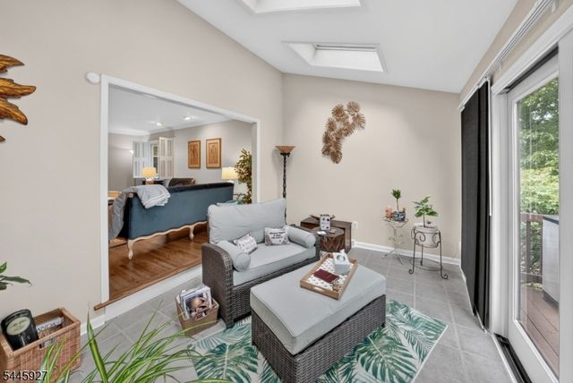 39 Hunters Circle, Tewksbury Twp., NJ 08833