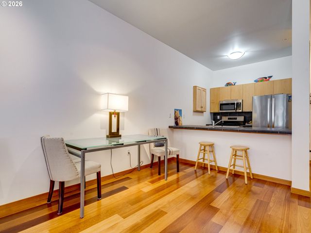 726 Nw 11TH Ave 104, Portland, OR 97209
