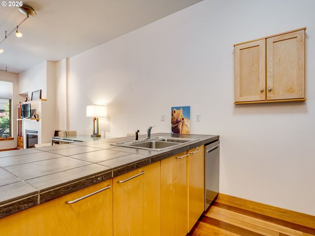 726 Nw 11TH Ave 104, Portland, OR 97209