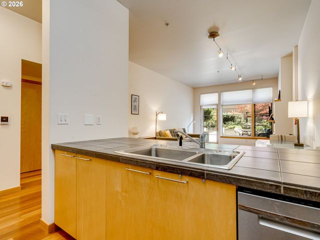 726 Nw 11TH Ave 104, Portland, OR 97209
