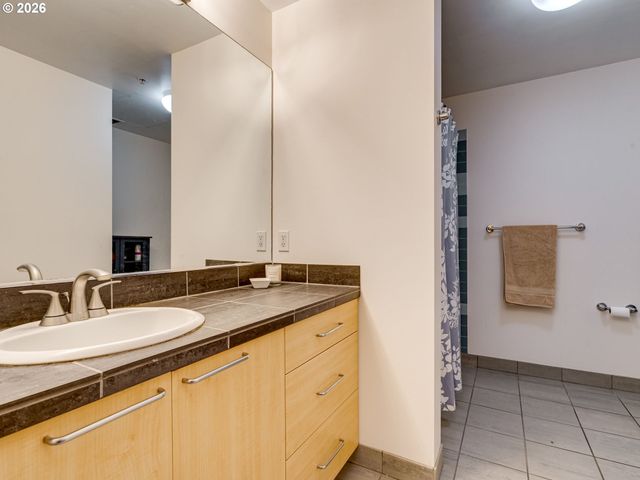 726 Nw 11TH Ave 104, Portland, OR 97209