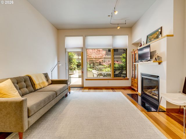 726 Nw 11TH Ave 104, Portland, OR 97209
