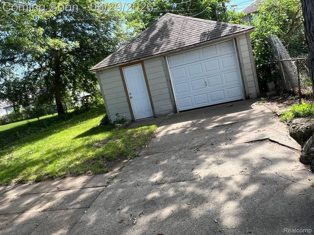 5694 Robindale Avenue, Dearborn Heights, MI 48127
