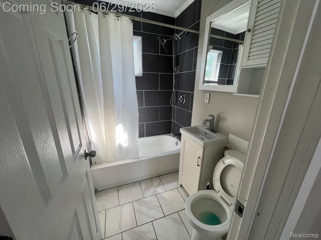 5694 Robindale Avenue, Dearborn Heights, MI 48127