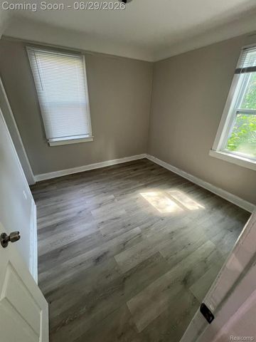 5694 Robindale Avenue, Dearborn Heights, MI 48127