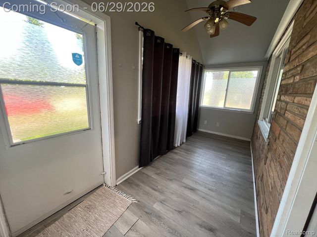 5694 Robindale Avenue, Dearborn Heights, MI 48127