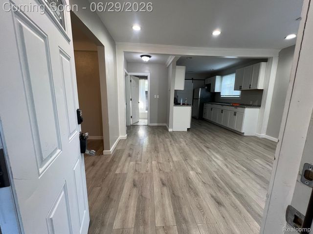 5694 Robindale Avenue, Dearborn Heights, MI 48127