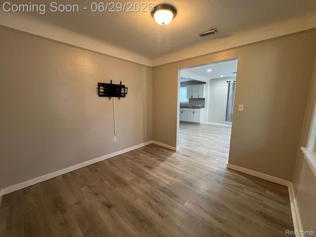5694 Robindale Avenue, Dearborn Heights, MI 48127