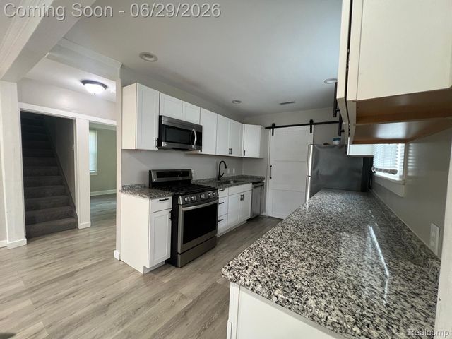 5694 Robindale Avenue, Dearborn Heights, MI 48127
