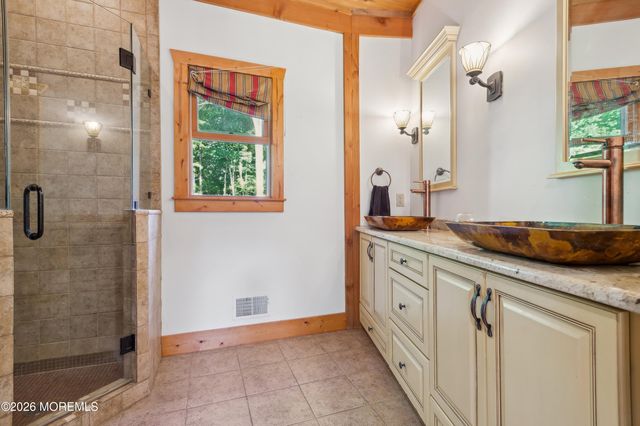 5 Ironwood Court, Jackson, NJ 08527