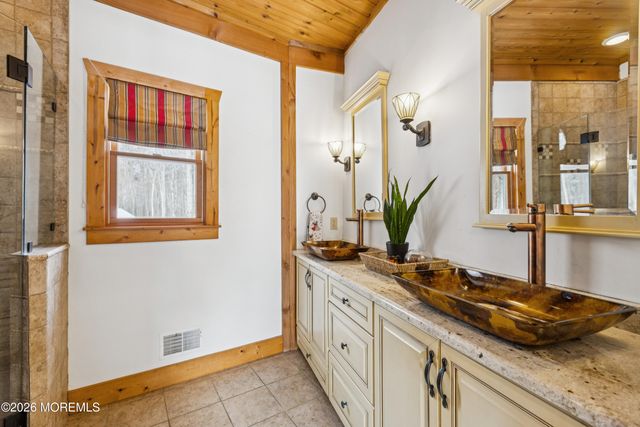 5 Ironwood Court, Jackson, NJ 08527