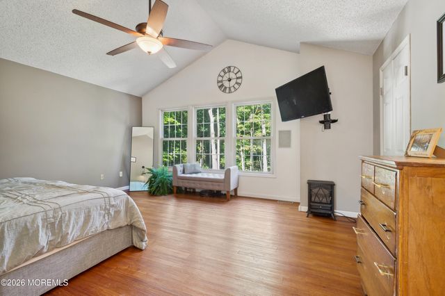 5 Ironwood Court, Jackson, NJ 08527