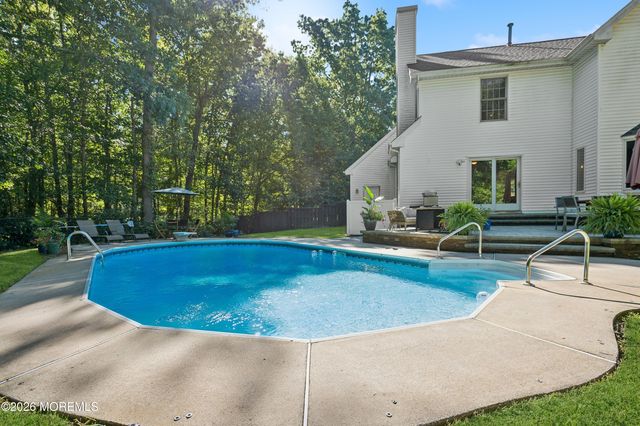5 Ironwood Court, Jackson, NJ 08527