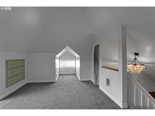 2406 Ne HALSEY St, Portland, OR 97232