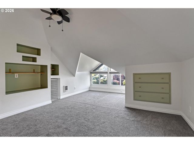 2406 Ne HALSEY St, Portland, OR 97232